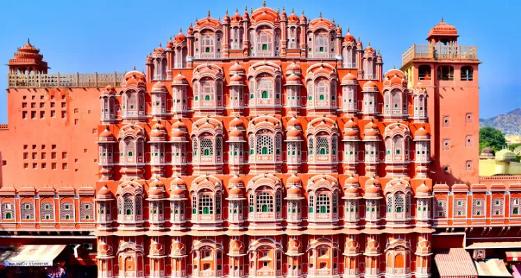 6 Days Luxury Golden Triangle Tour, featuring the iconic Hawa Mahal in Rajasthan