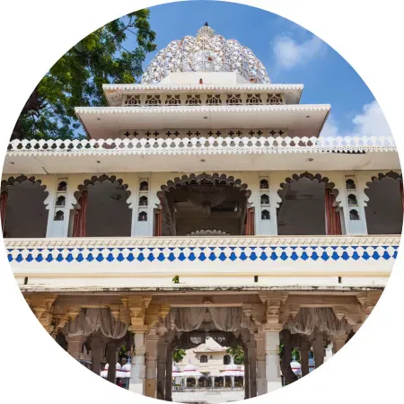 Udaipur City Palace on Lake Pichola, regal heritage for luxury holiday tours india
