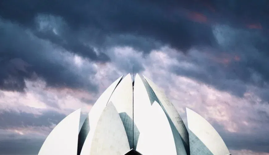 Lotus Temple Delhi – one of the best iconic tours in India