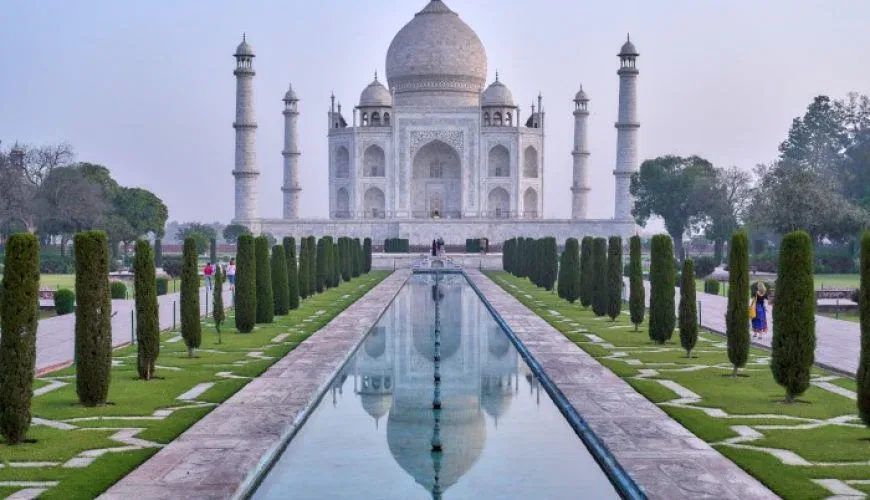 Taj Mahal in Agra – must-visit destination for luxury travel experiences