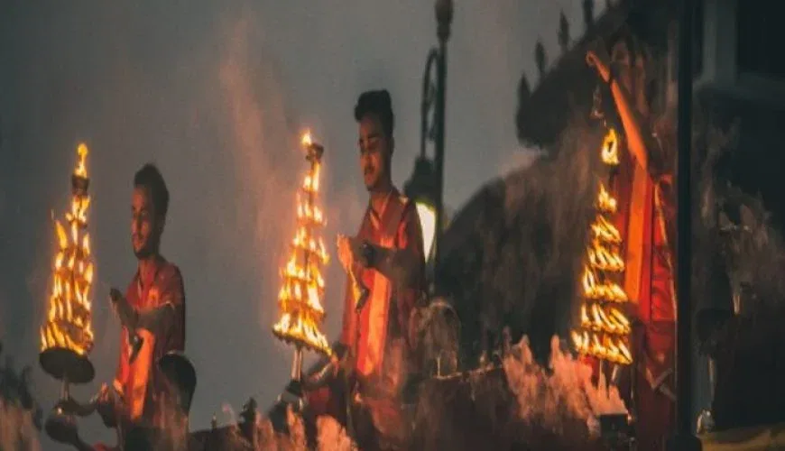 Varanasi Ganga Aarti – spiritual experience on the Ganges, popular luxury India tour