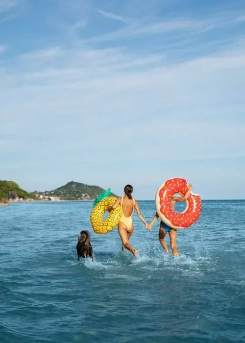 full-shot-women-with-floaters
