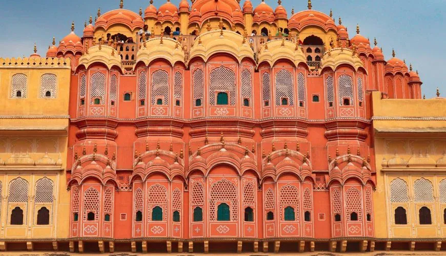 Crowds on the Golden Triangle Tour